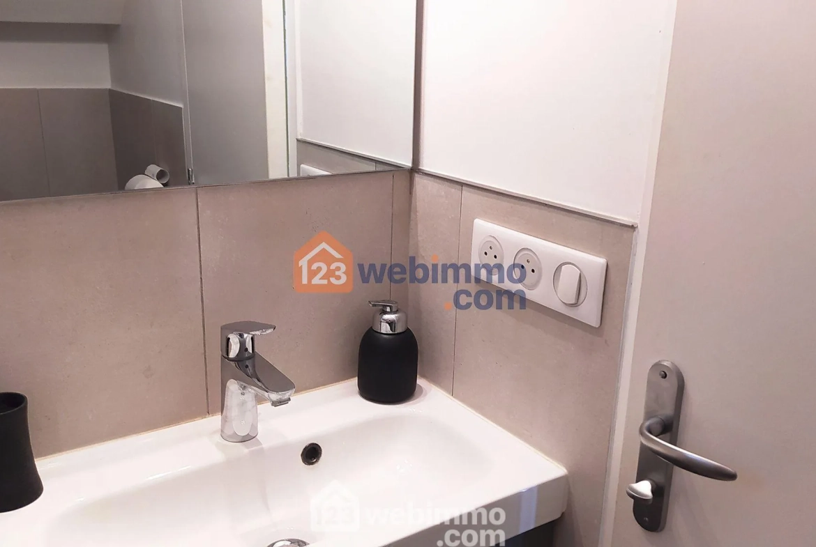 Appartement T2 rénové de 30 m² face à la plage à Saintes-Maries-de-la-Mer 