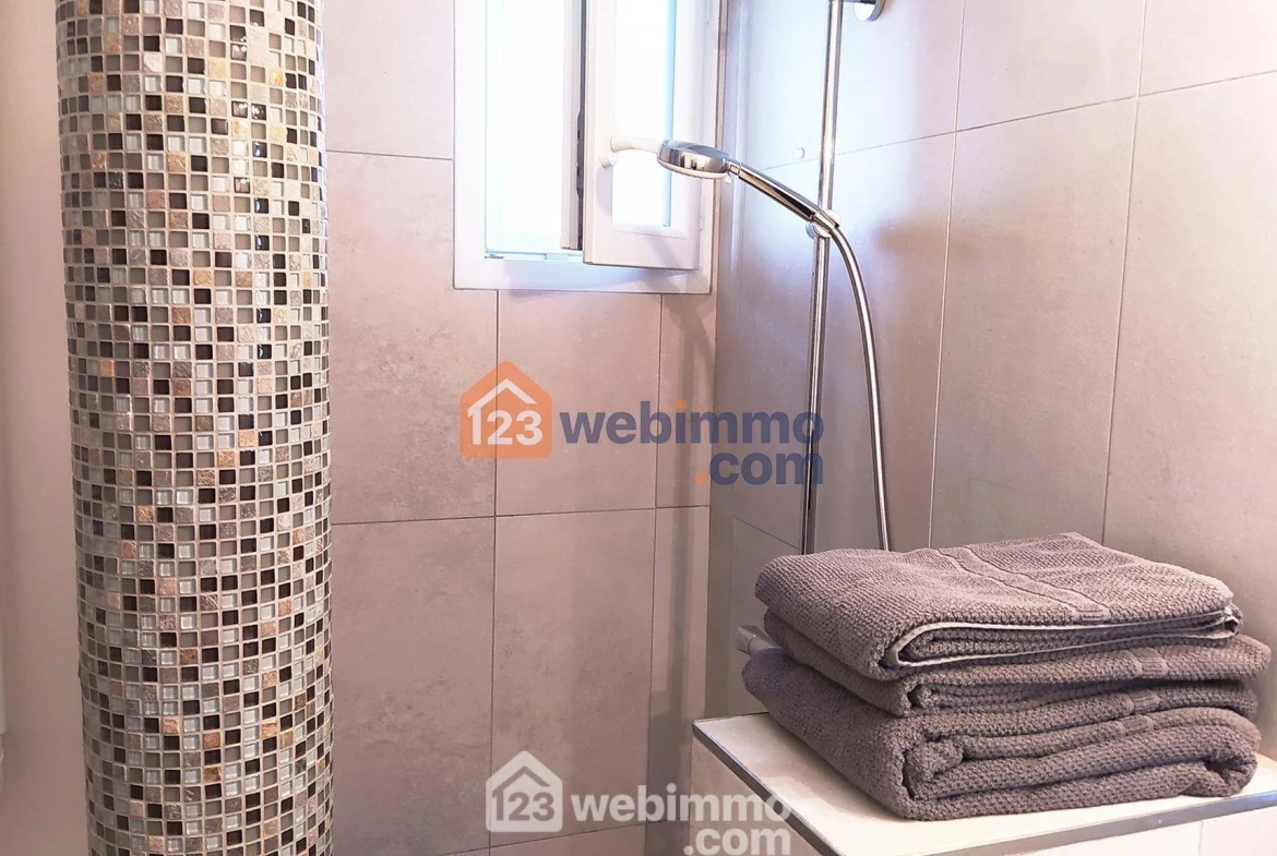 Appartement T2 rénové de 30 m² face à la plage à Saintes-Maries-de-la-Mer 