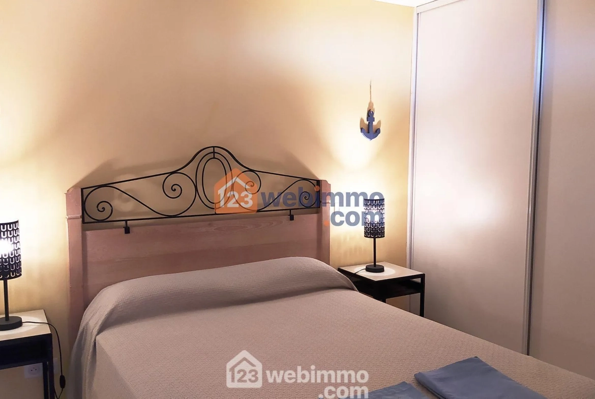 Appartement T2 rénové de 30 m² face à la plage à Saintes-Maries-de-la-Mer 