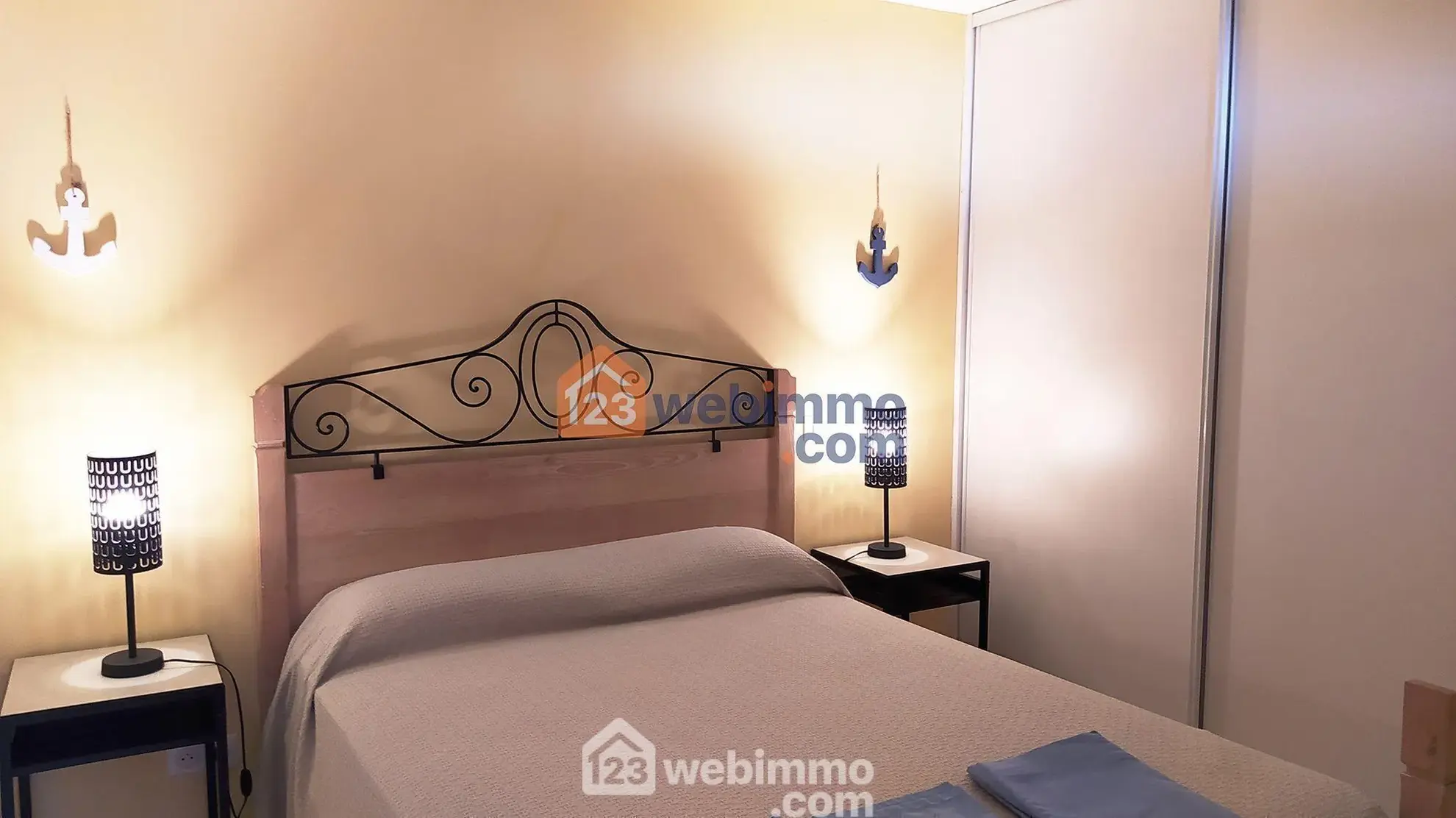 Appartement T2 rénové de 30 m² face à la plage à Saintes-Maries-de-la-Mer 