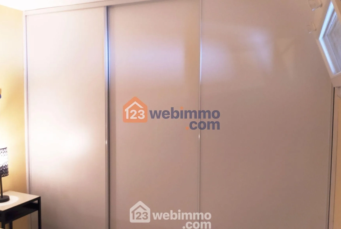 Appartement T2 rénové de 30 m² face à la plage à Saintes-Maries-de-la-Mer 