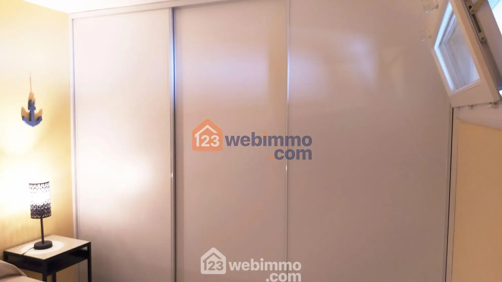 Appartement T2 rénové de 30 m² face à la plage à Saintes-Maries-de-la-Mer 