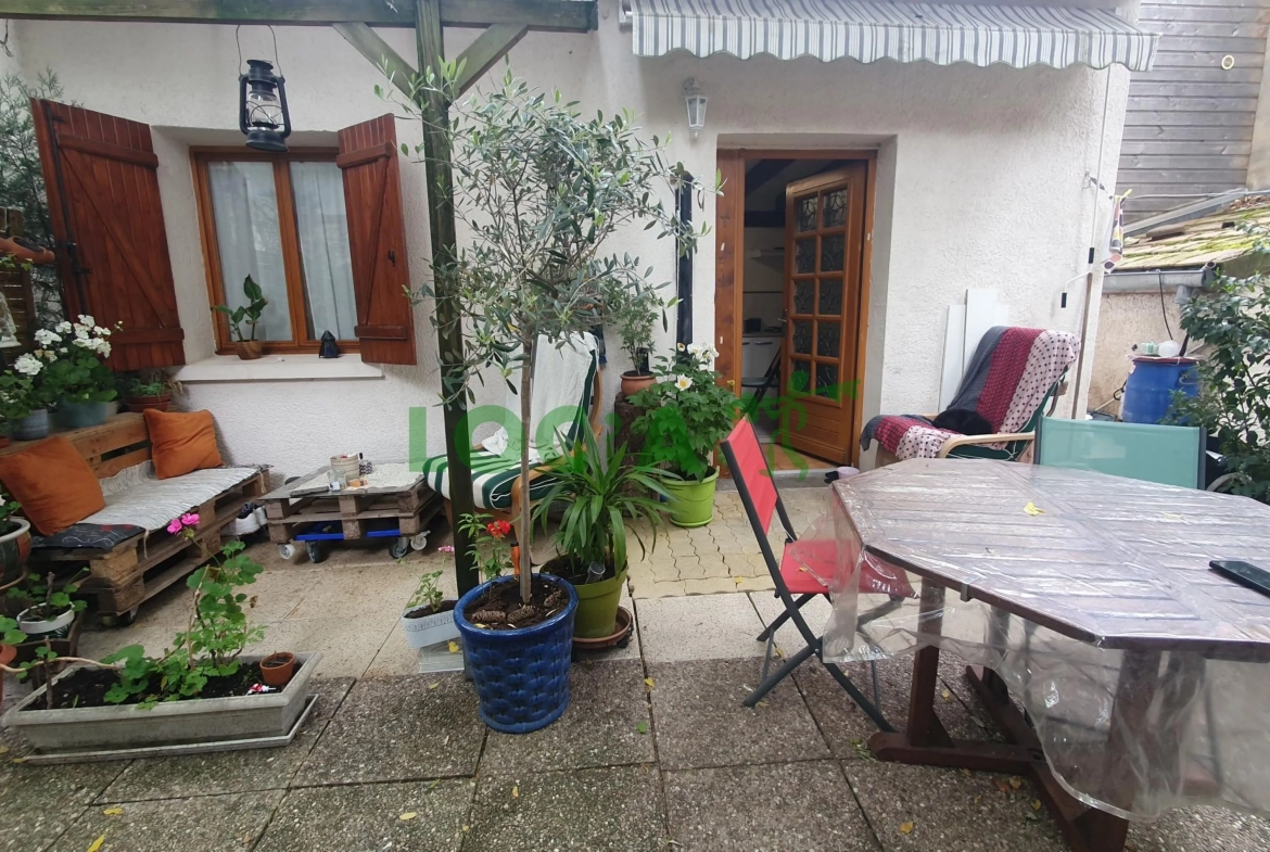 Charmante maison F2 avec terrasse et cour privée à Dijon, quartier Théâtre 