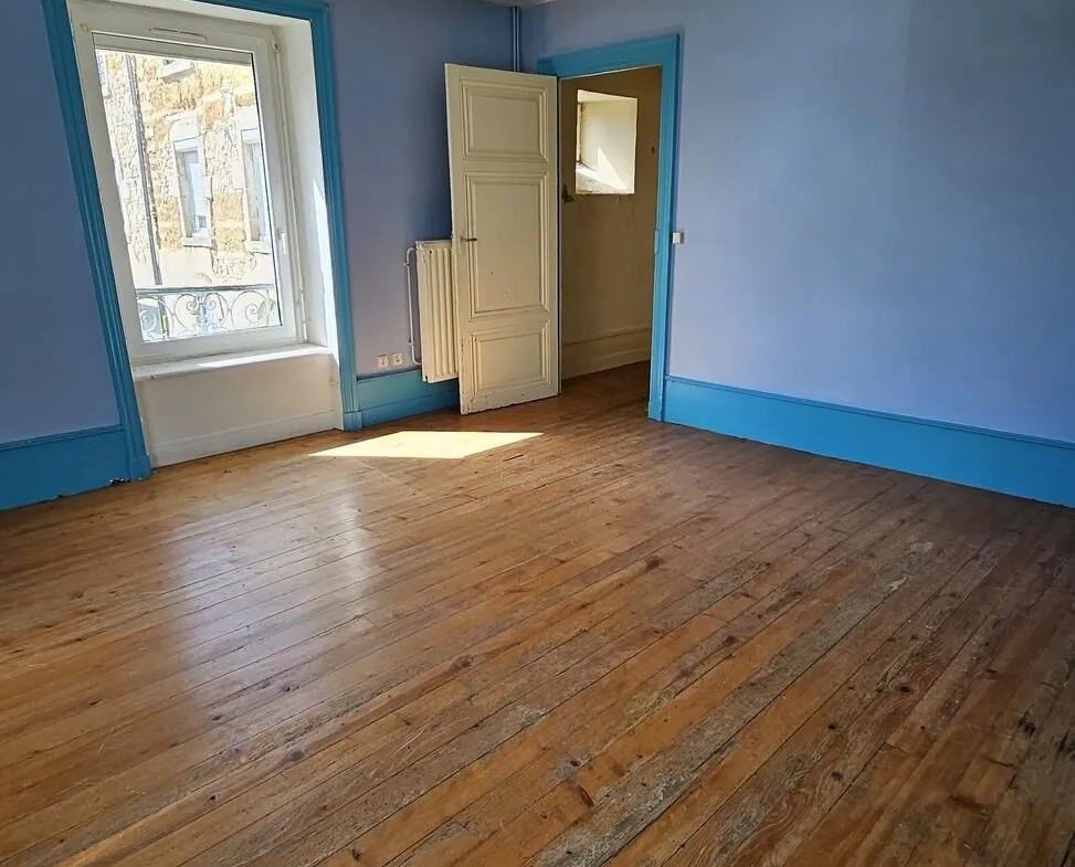 Maison de village à Panissières - Rénovation à prévoir, 85m², cœur de ville 