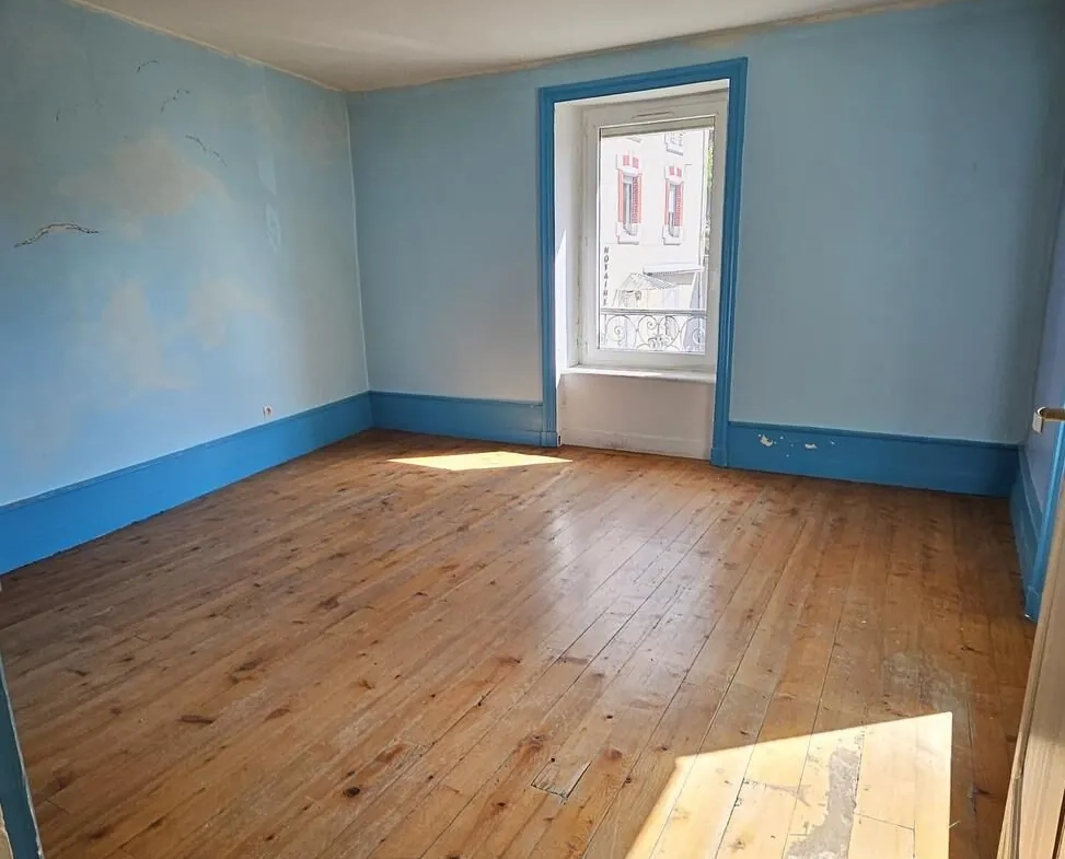 Maison de village à Panissières - Rénovation à prévoir, 85m², cœur de ville 
