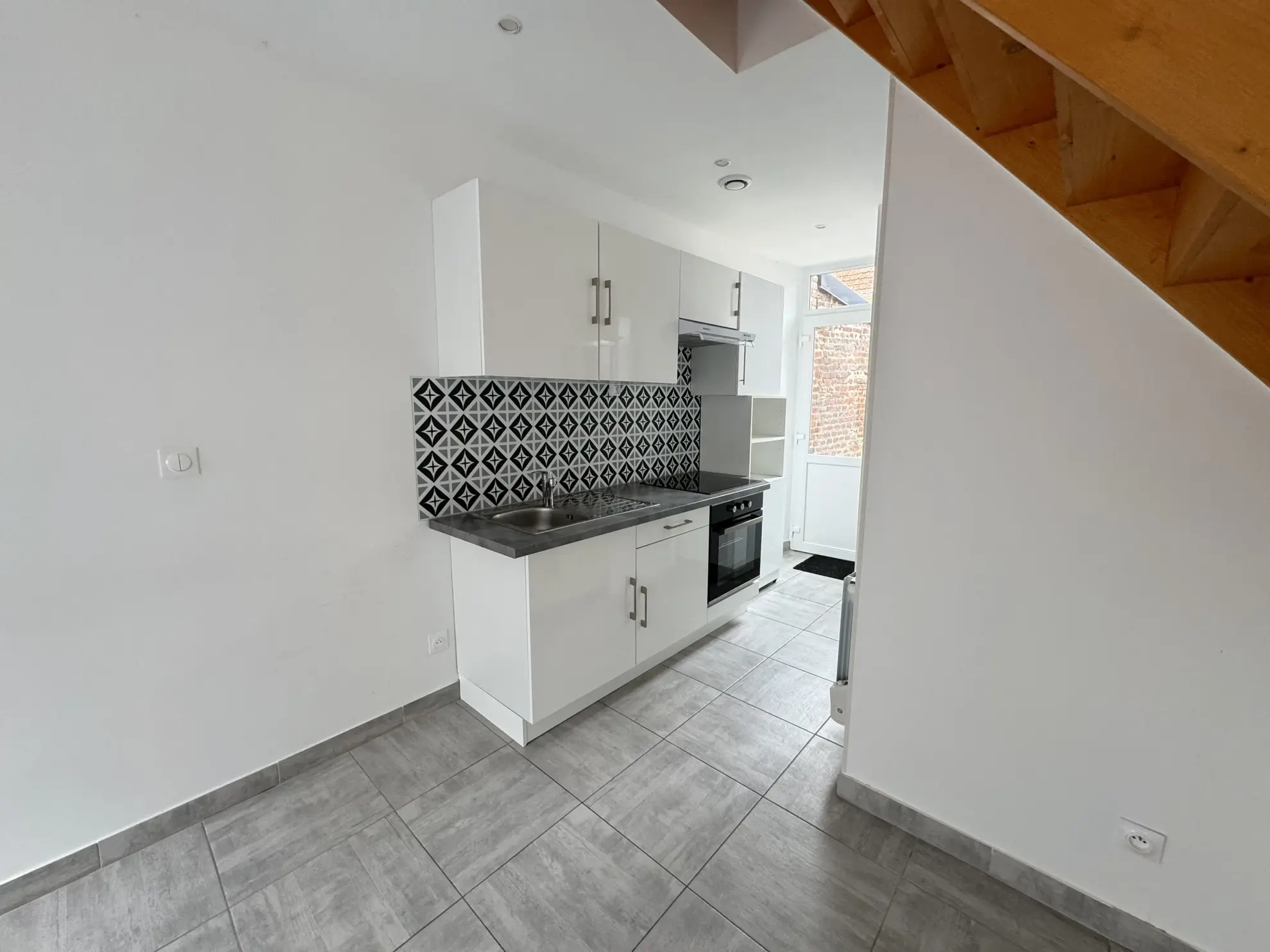 Maison de ville à vendre à Moreuil avec jardin et dépendances 