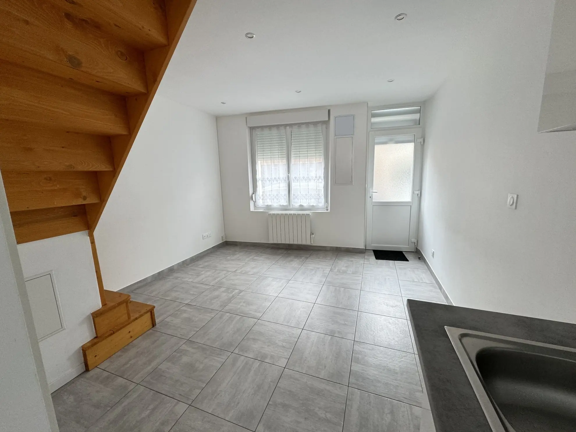 Maison de ville à vendre à Moreuil avec jardin et dépendances 