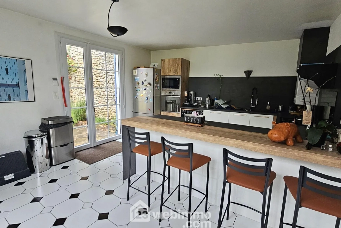 Maison rénovée de 102 m² avec jardin à Milly-la-Forêt proche gare 