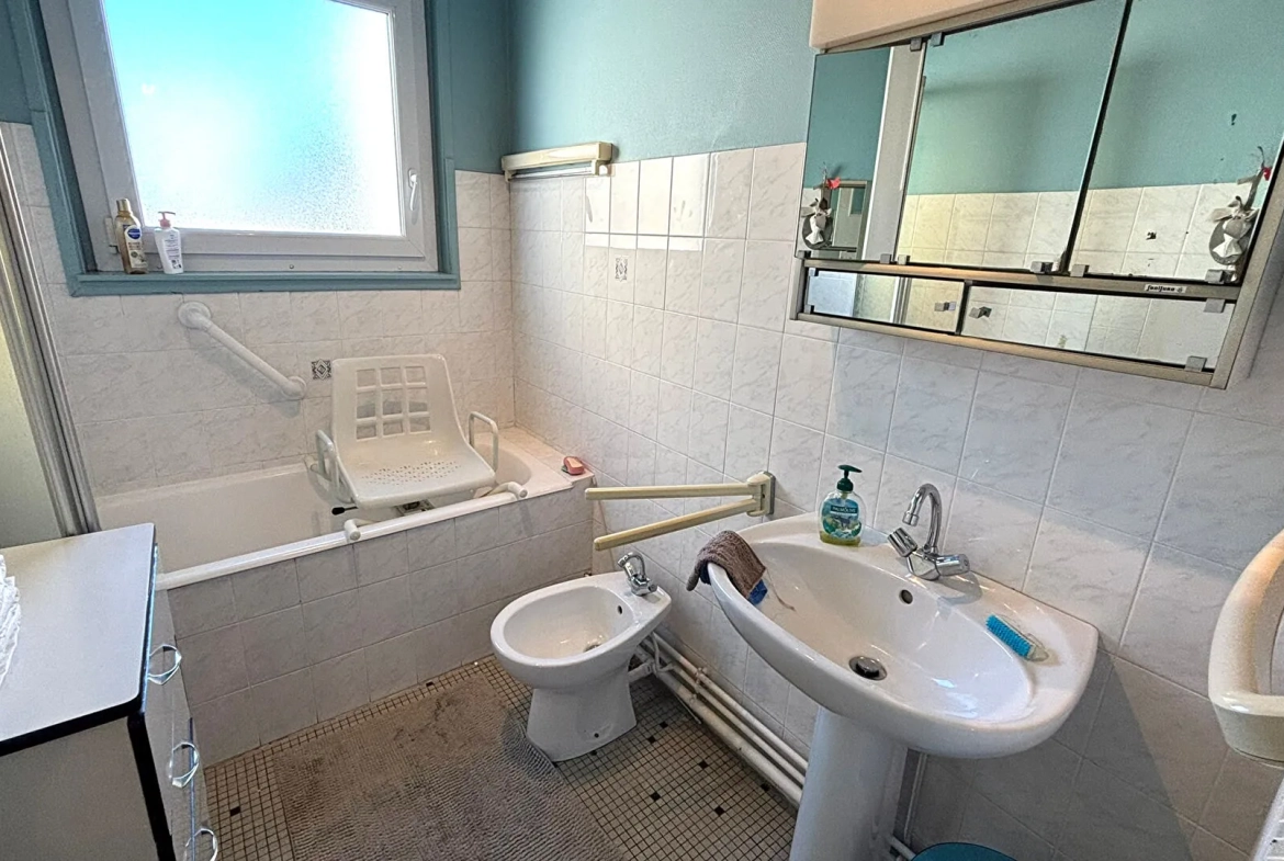 Appartement 3 pièces de 70 m² à Anglet Bernain avec balcon et cave 