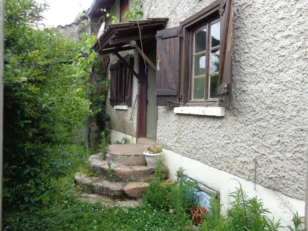 Maison de campagne à Lamure-sur-Azergues - Maison en pierre avec terrain et potentiel