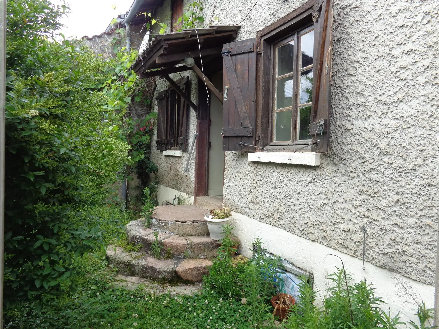 Maison de campagne à Lamure-sur-Azergues - Maison en pierre avec terrain et potentiel 
