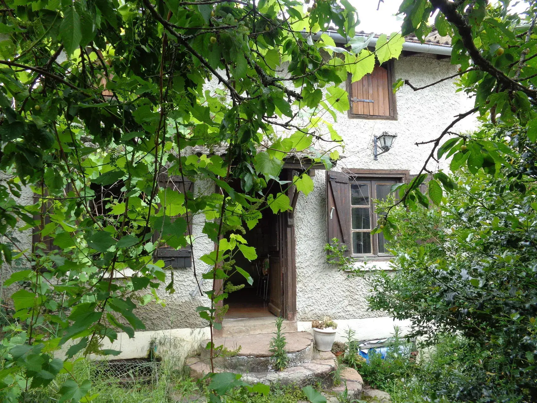 Maison de campagne à Lamure-sur-Azergues - Maison en pierre avec terrain et potentiel 