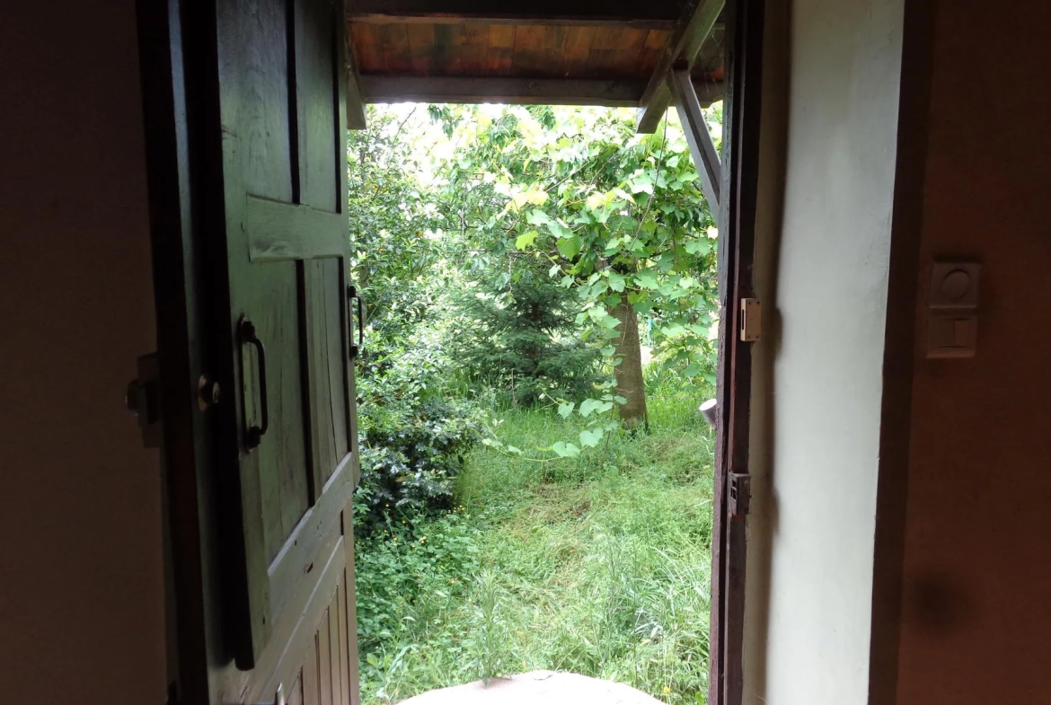 Maison de campagne à Lamure-sur-Azergues - Maison en pierre avec terrain et potentiel 