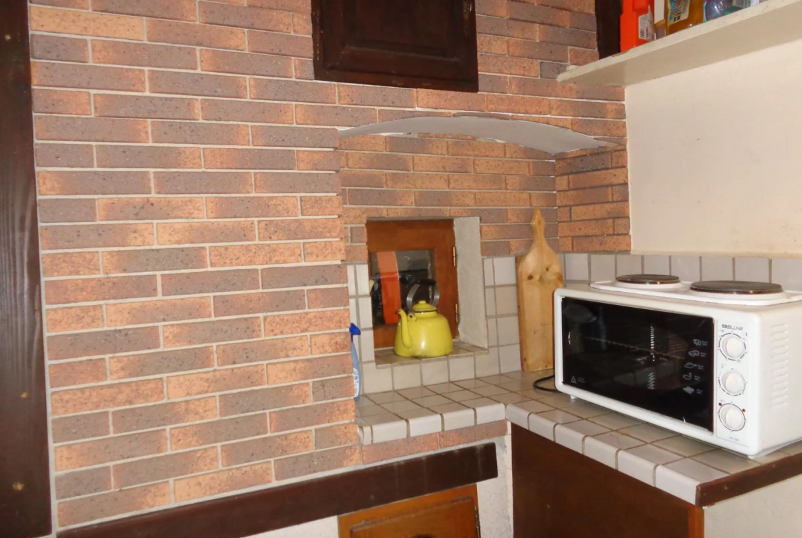 Maison de campagne à Lamure-sur-Azergues - Maison en pierre avec terrain et potentiel 