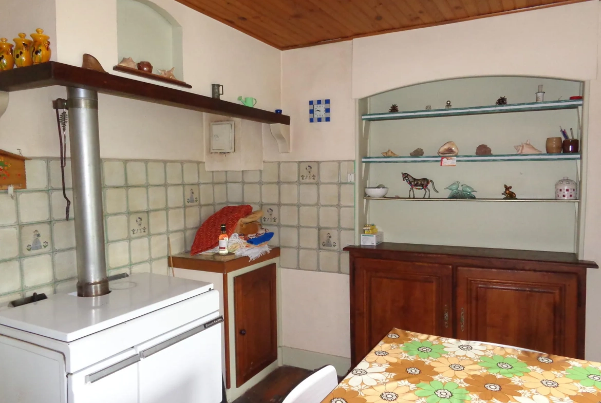 Maison de campagne à Lamure-sur-Azergues - Maison en pierre avec terrain et potentiel 