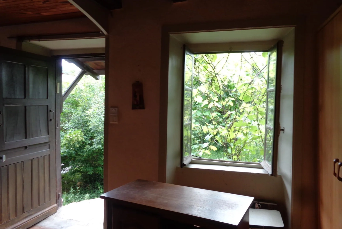 Maison de campagne à Lamure-sur-Azergues - Maison en pierre avec terrain et potentiel 