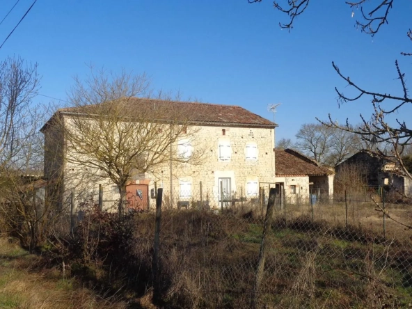 Fermette ancienne à rénover à proximité d'Albi avec terrain de 2564 m²