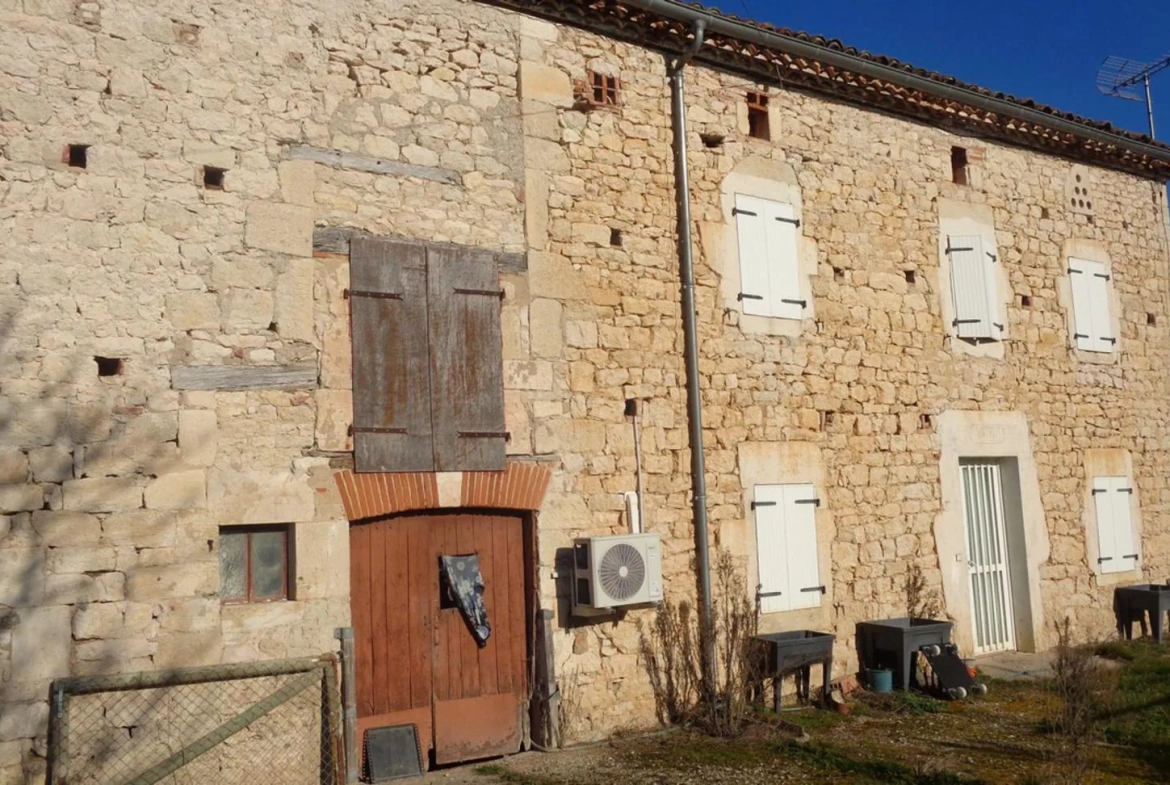 Fermette ancienne à rénover à proximité d'Albi avec terrain de 2564 m² 