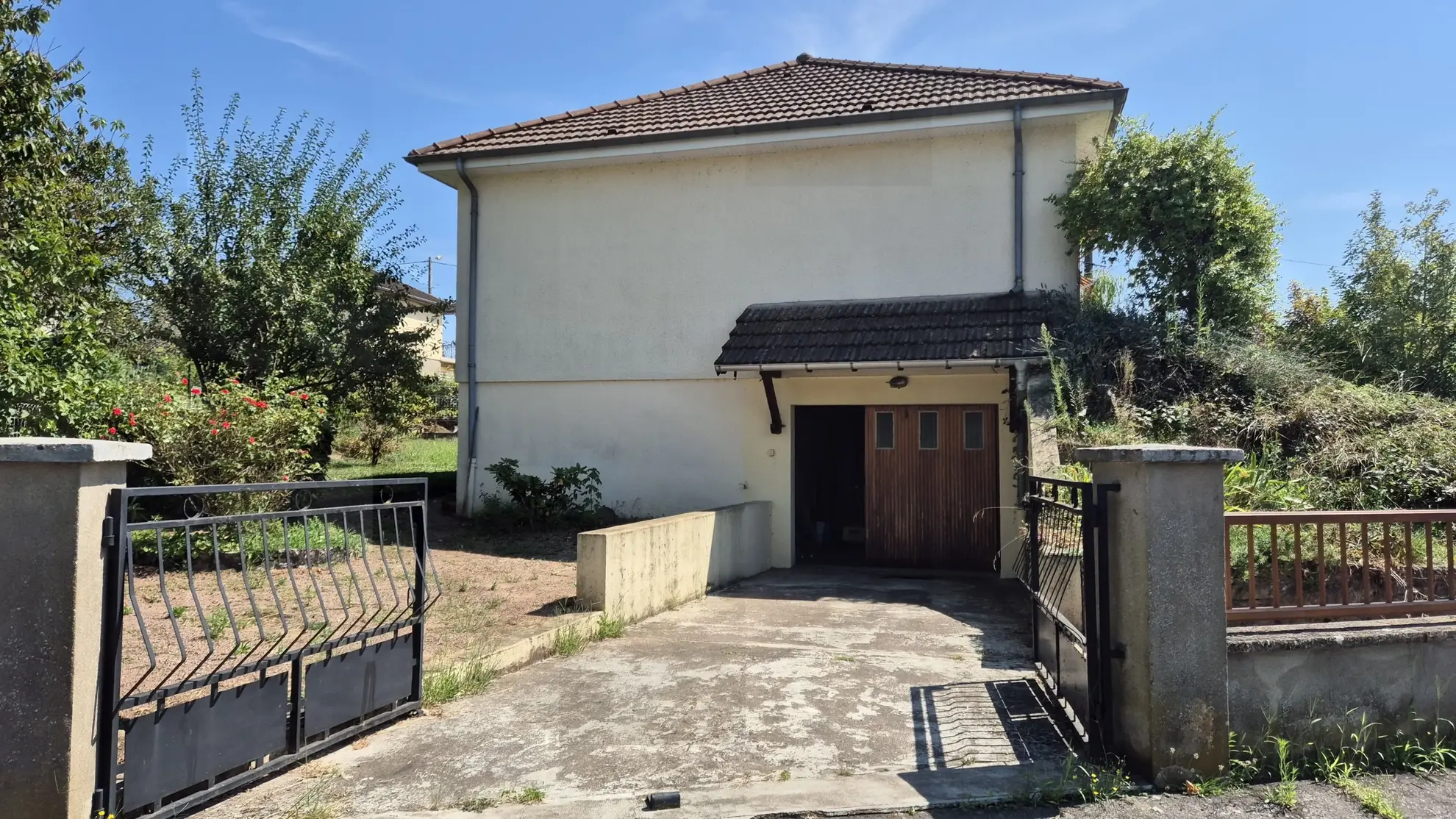 Maison à vendre à Gueugnon - 82 m² avec terrain de 630 m² et terrasse 