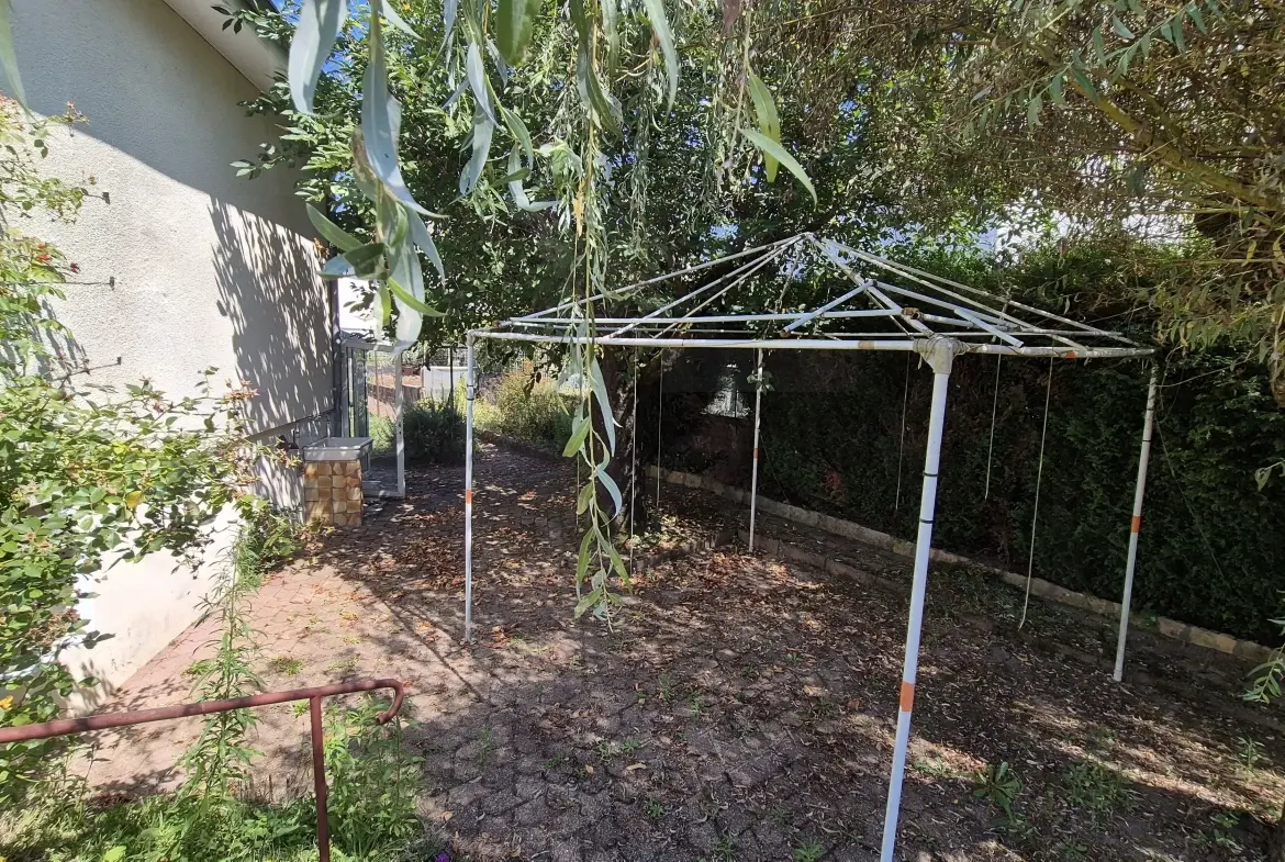 Maison à vendre à Gueugnon - 82 m² avec terrain de 630 m² et terrasse 