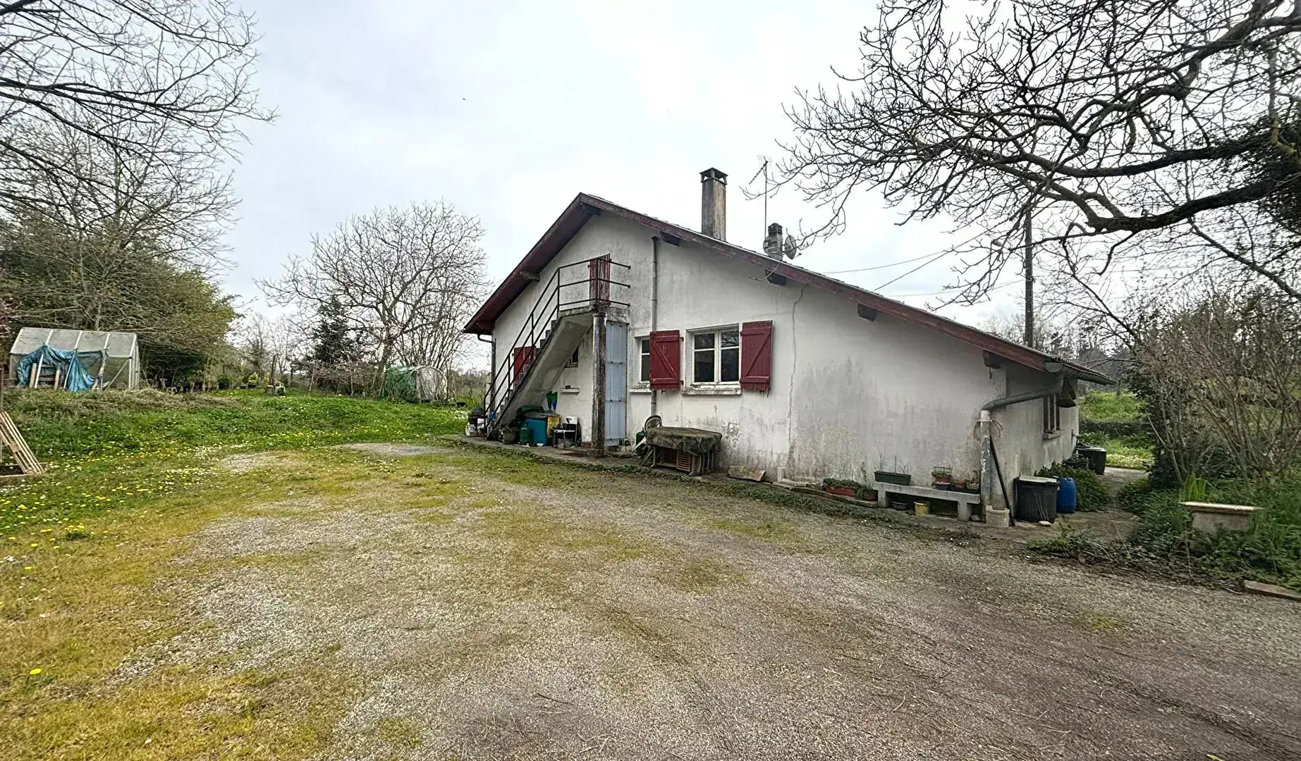 Maison à Bidache de 70 m² avec grand terrain de 1548 m² à rénovér 