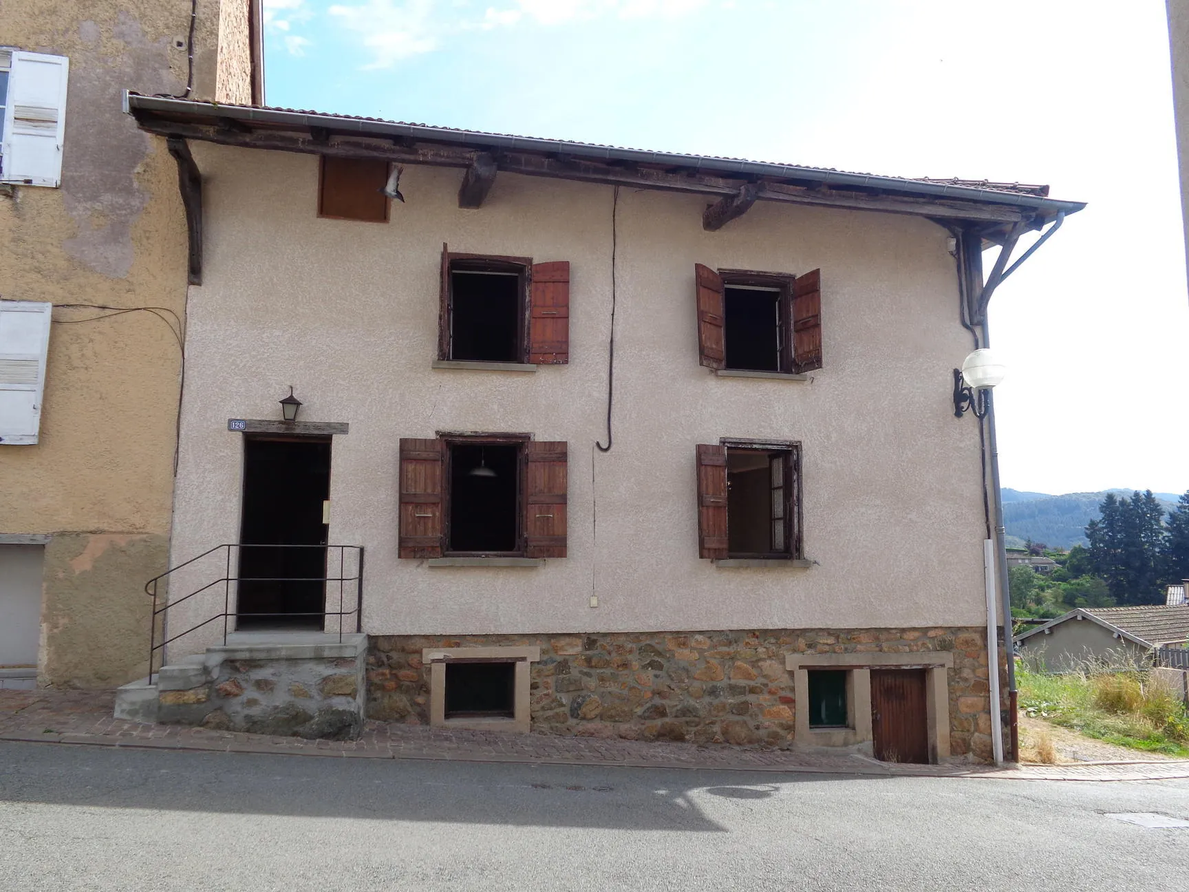 Maison à rénover avec terrain à Grandris - Investissement idéal 