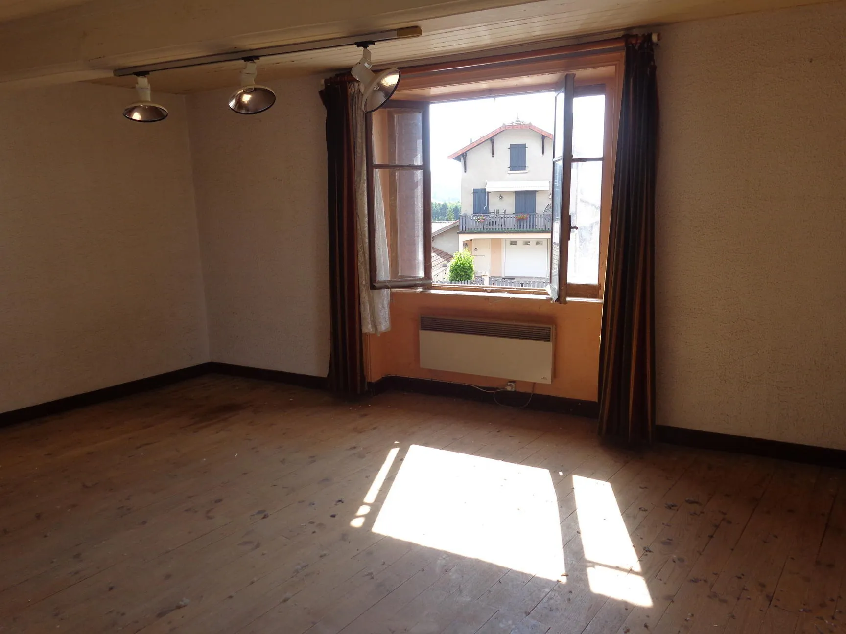 Maison à rénover avec terrain à Grandris - Investissement idéal 