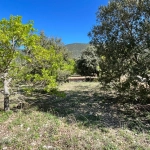 Terrain constructible de 865m² à Rustrel face au Colorado Provence