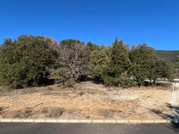 Terrain à vendre à Rustrel face au Colorado - 865 m² viabilisé