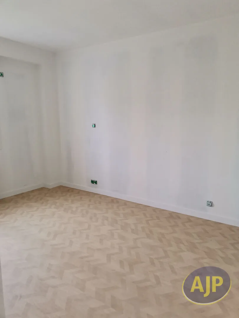 Appartement T3/T4 neuf à Saint-Nazaire près de l'université avec parking 