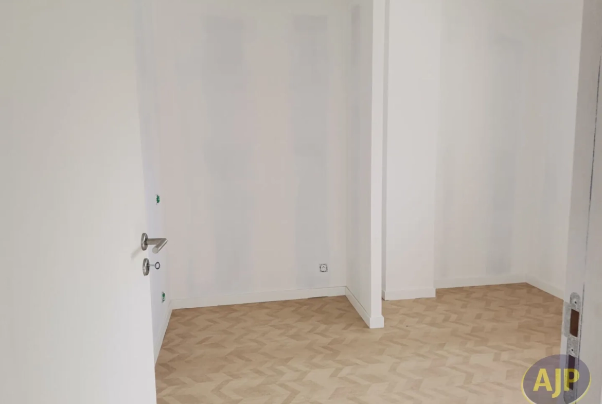 Appartement T3/T4 neuf à Saint-Nazaire près de l'université avec parking 