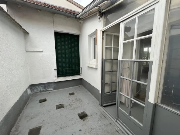 Maison de ville avec terrasse et garage au centre de Roanne