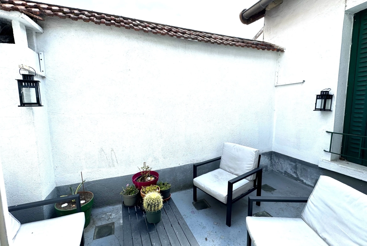 Maison de ville avec terrasse et garage au centre de Roanne 