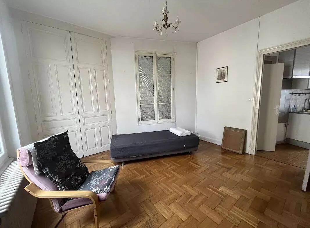 Maison de ville avec terrasse et garage au centre de Roanne 