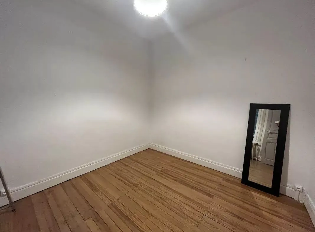 Maison de ville avec terrasse et garage au centre de Roanne 