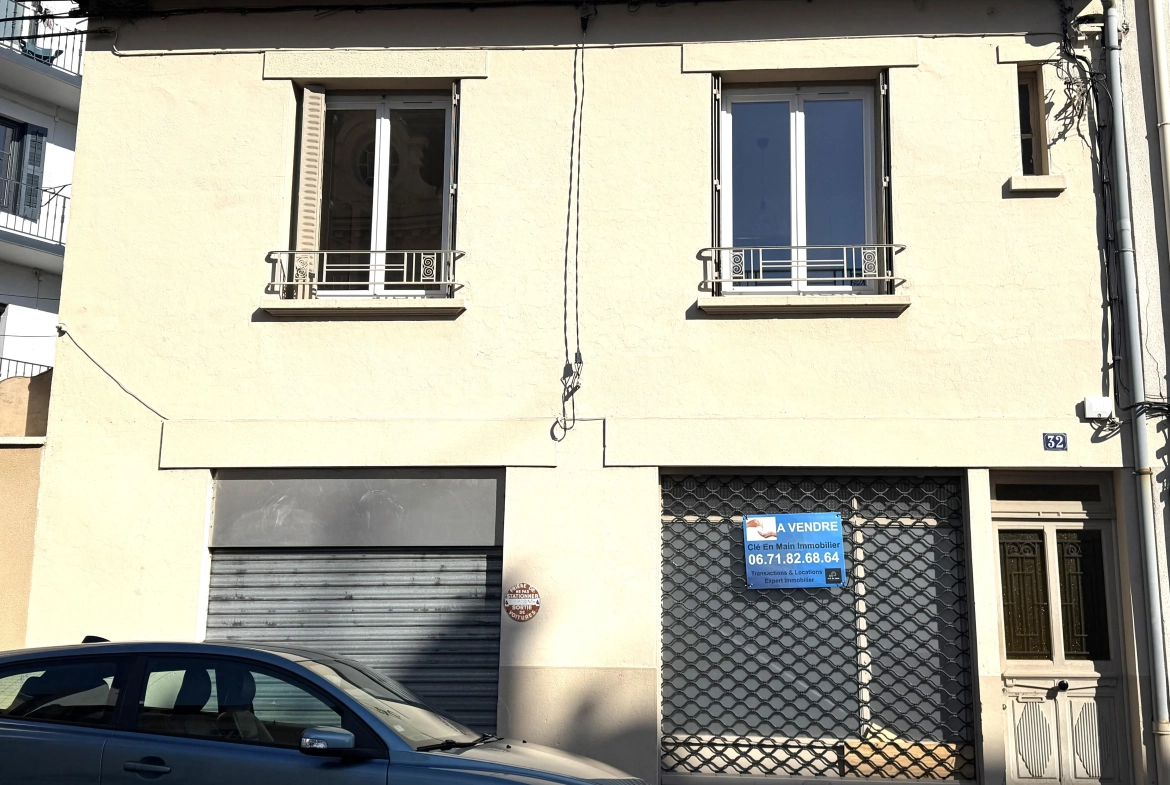 Maison de ville avec terrasse et garage au centre de Roanne 
