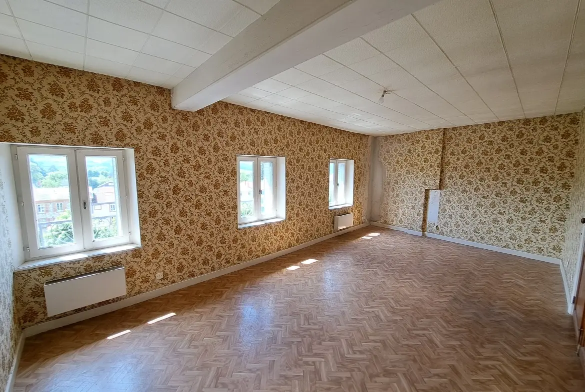 Appartement T4 à rénover avec vue sur la nature à Ambert, idéalement situé 
