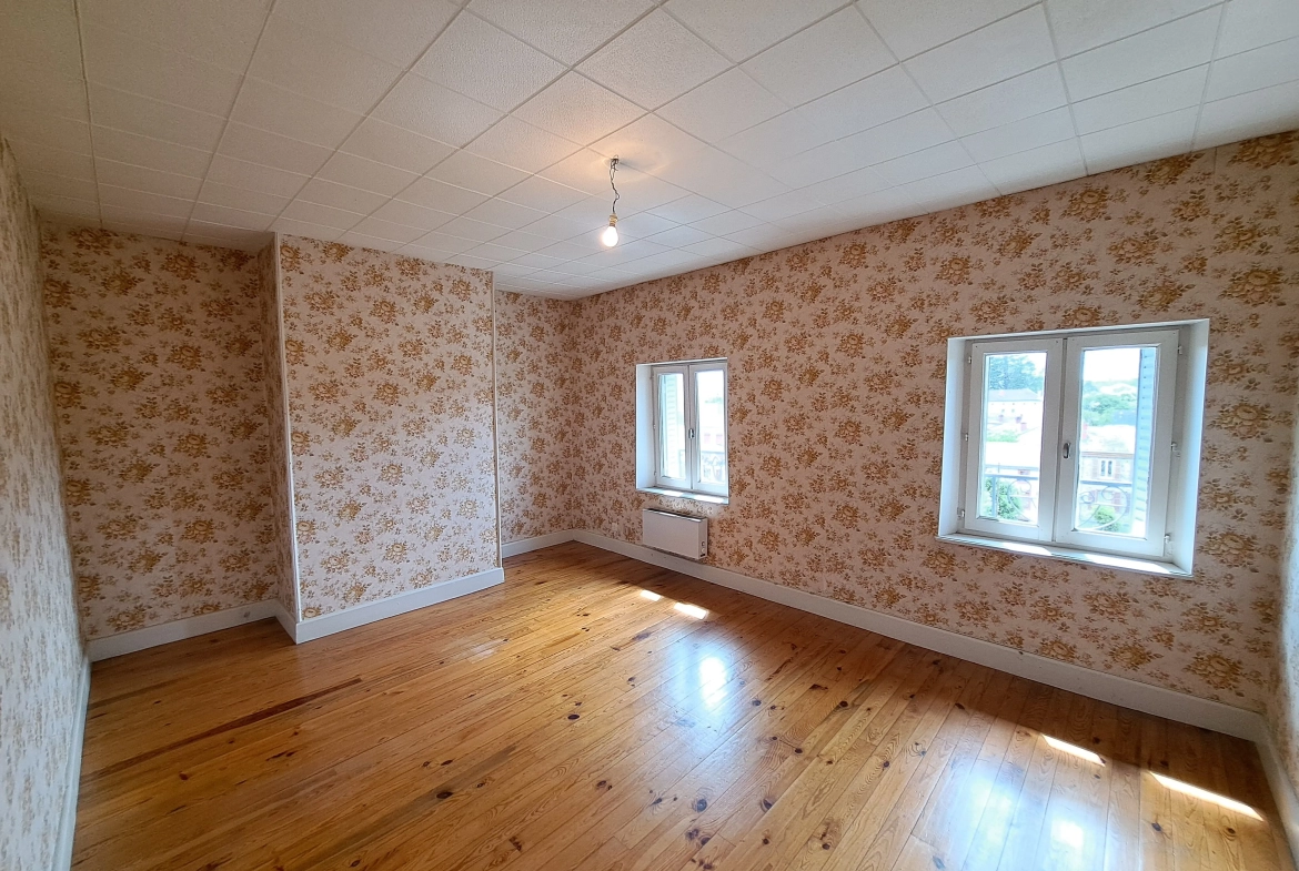 Appartement T4 à rénover avec vue sur la nature à Ambert, idéalement situé 