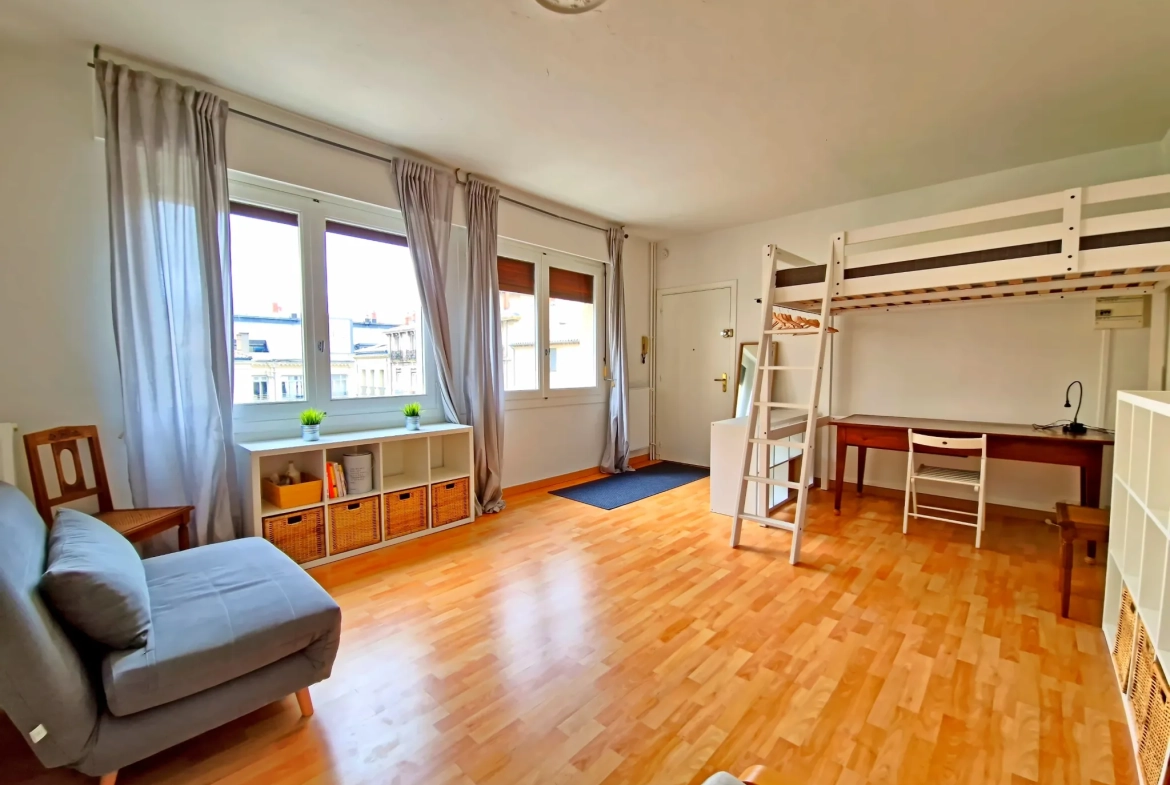 Appartement F1 rénové de 37 m² en plein centre historique de Montpellier 