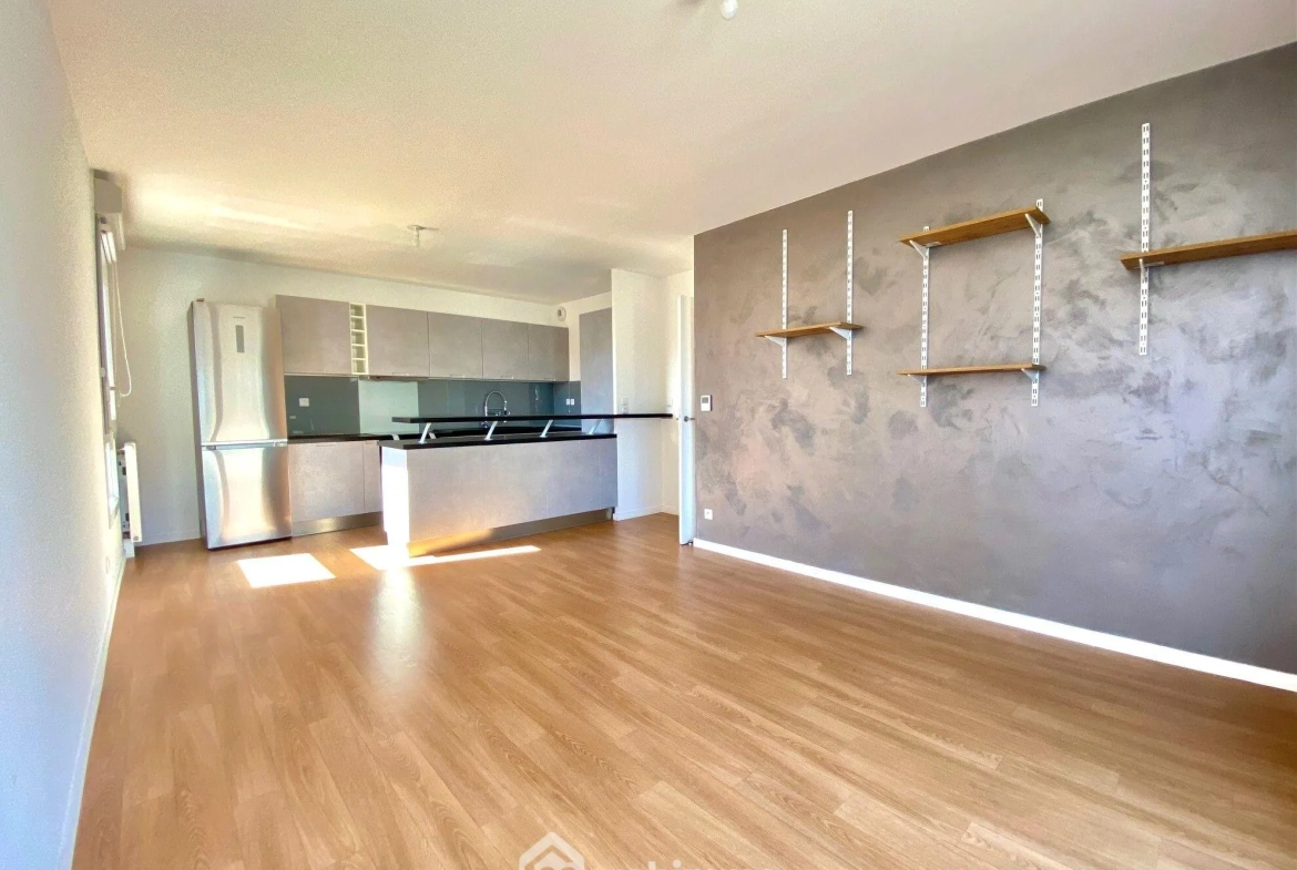 Appartement lumineux de 60 m² avec balcon et parking à Évry-Courcouronnes 