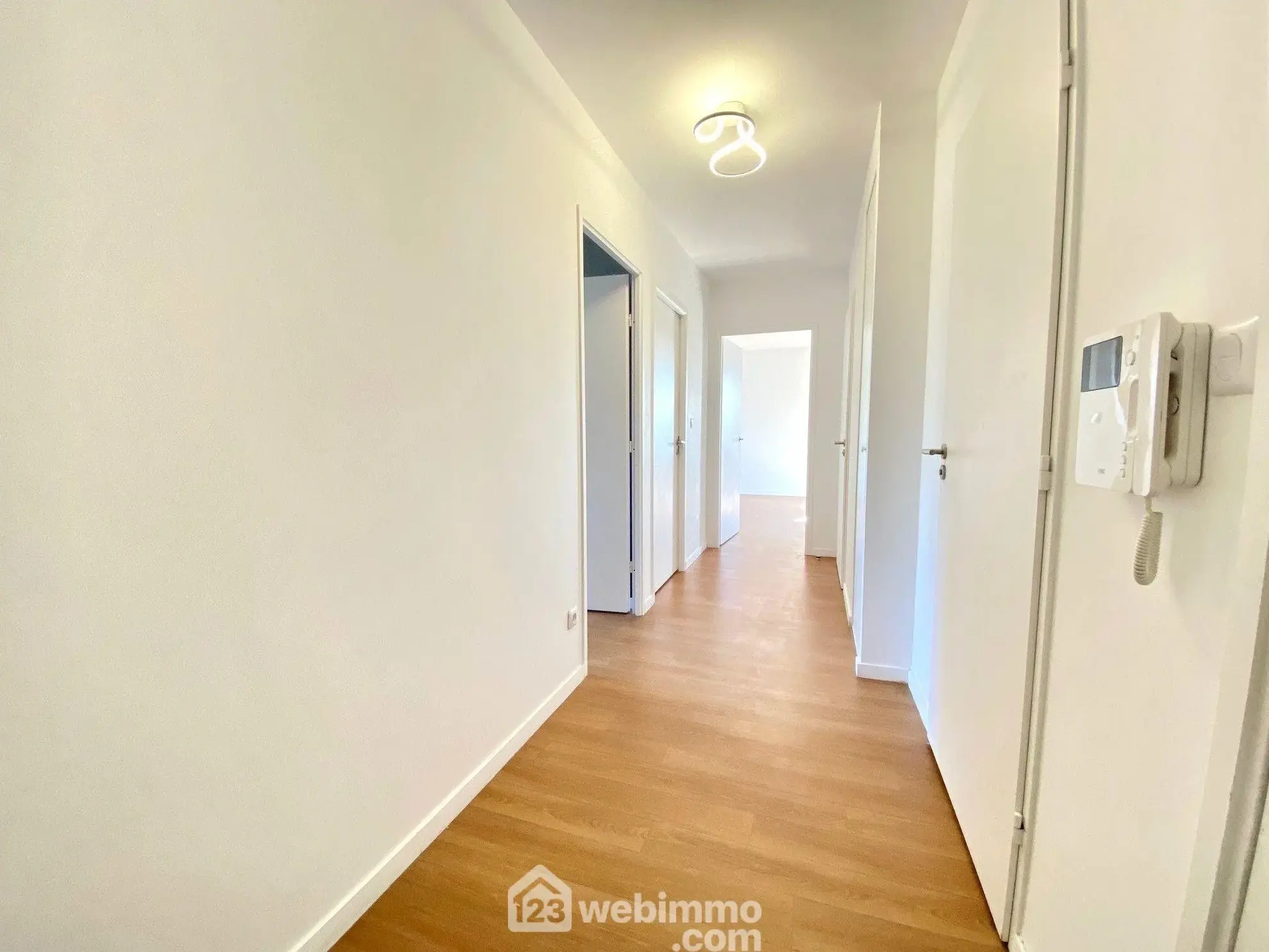 Appartement lumineux de 60 m² avec balcon et parking à Évry-Courcouronnes 