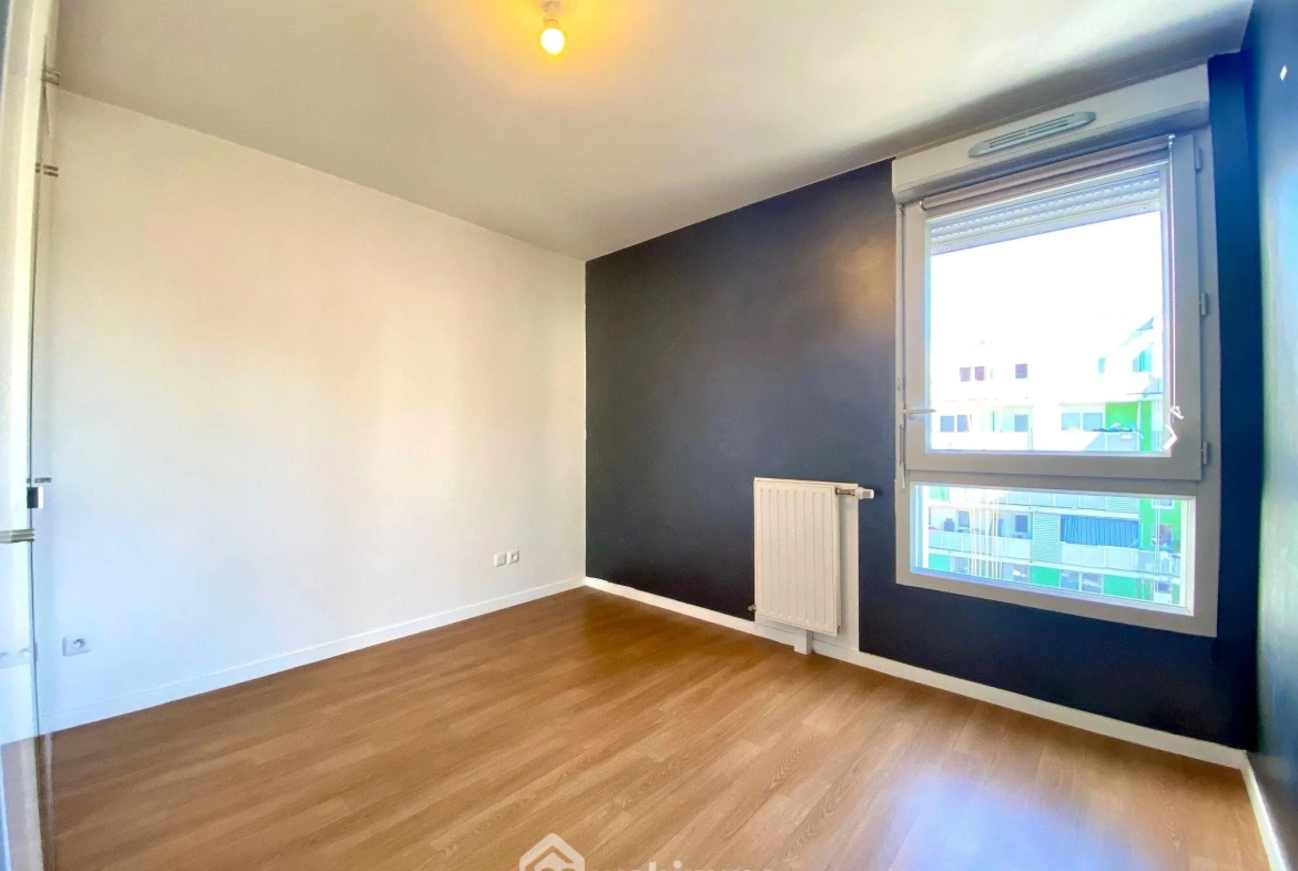 Appartement lumineux de 60 m² avec balcon et parking à Évry-Courcouronnes 