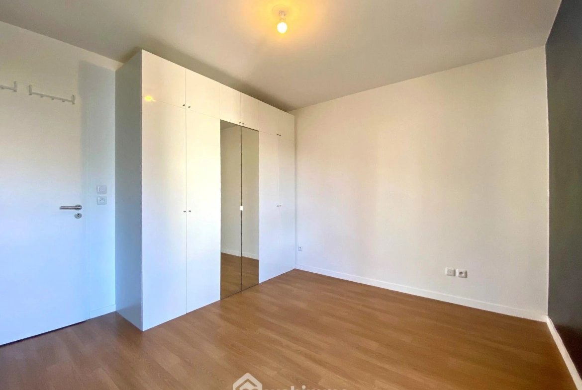 Appartement lumineux de 60 m² avec balcon et parking à Évry-Courcouronnes 