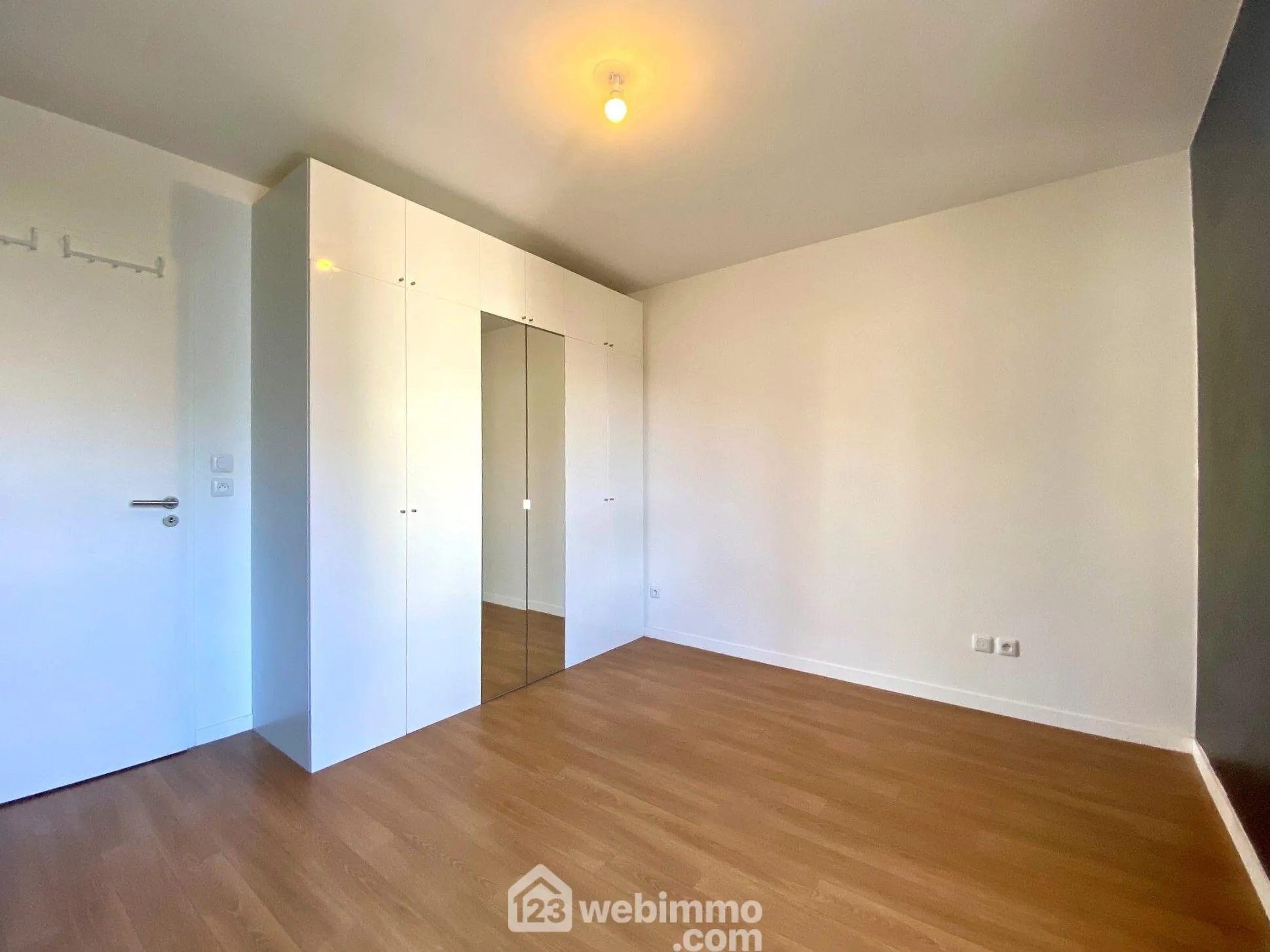 Appartement lumineux de 60 m² avec balcon et parking à Évry-Courcouronnes 
