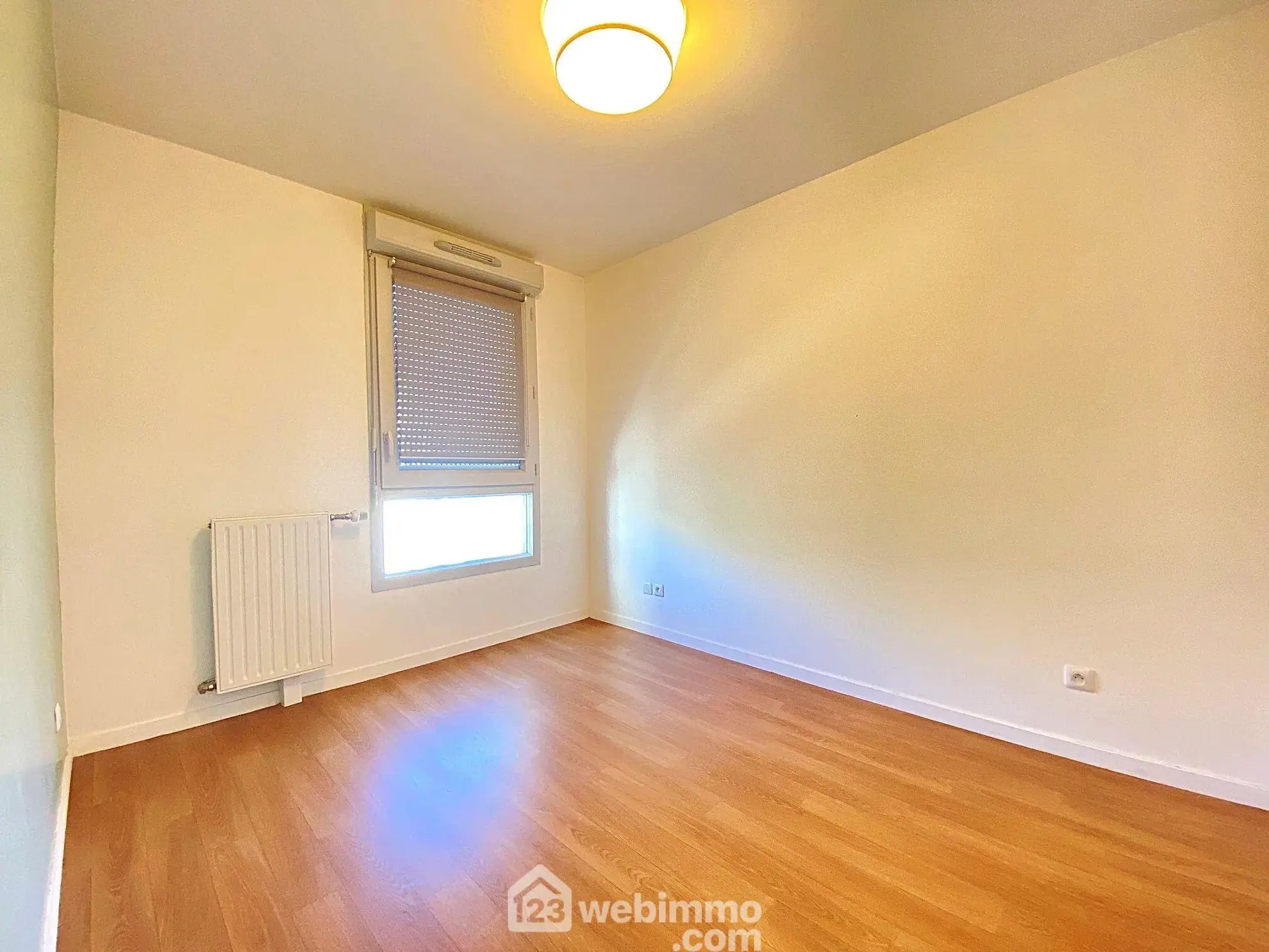 Appartement lumineux de 60 m² avec balcon et parking à Évry-Courcouronnes 