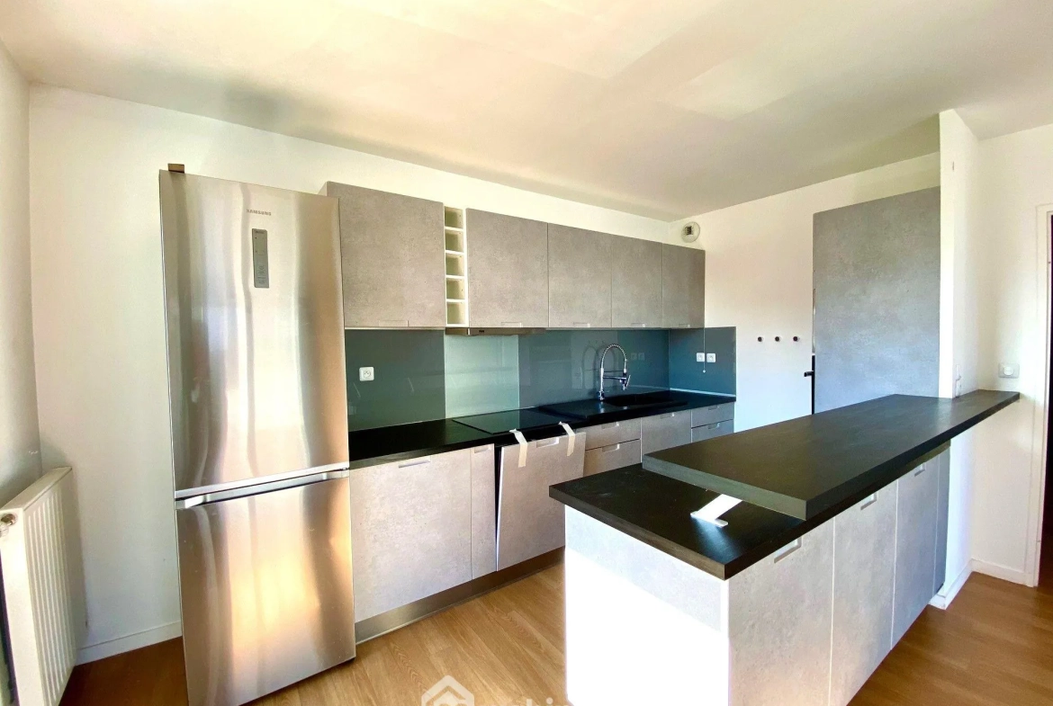 Appartement lumineux de 60 m² avec balcon et parking à Évry-Courcouronnes 