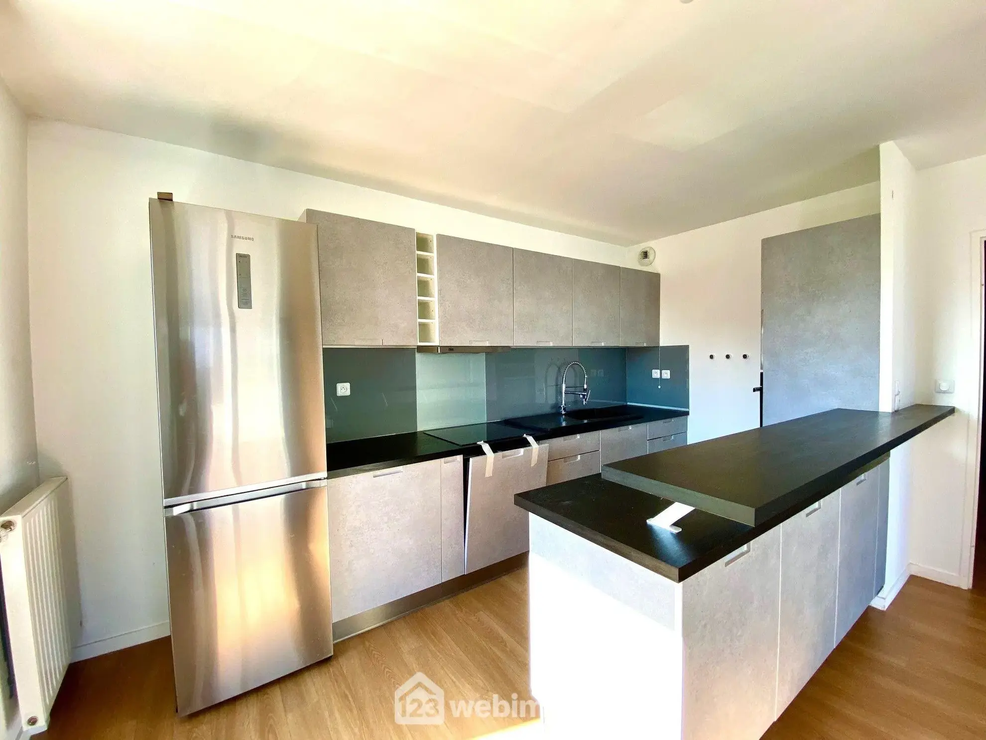 Appartement lumineux de 60 m² avec balcon et parking à Évry-Courcouronnes 