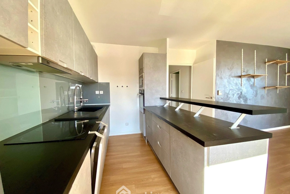 Appartement lumineux de 60 m² avec balcon et parking à Évry-Courcouronnes 