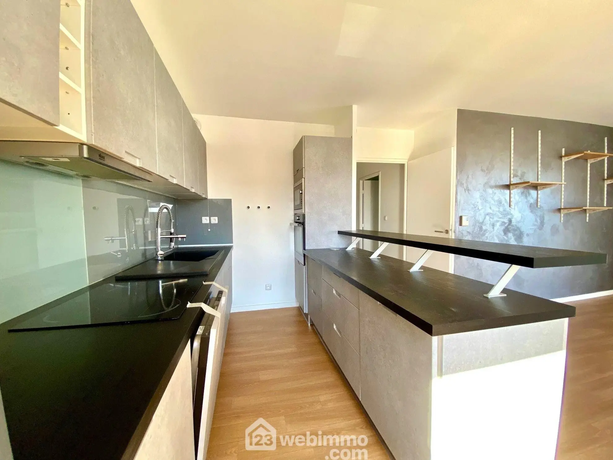 Appartement lumineux de 60 m² avec balcon et parking à Évry-Courcouronnes 