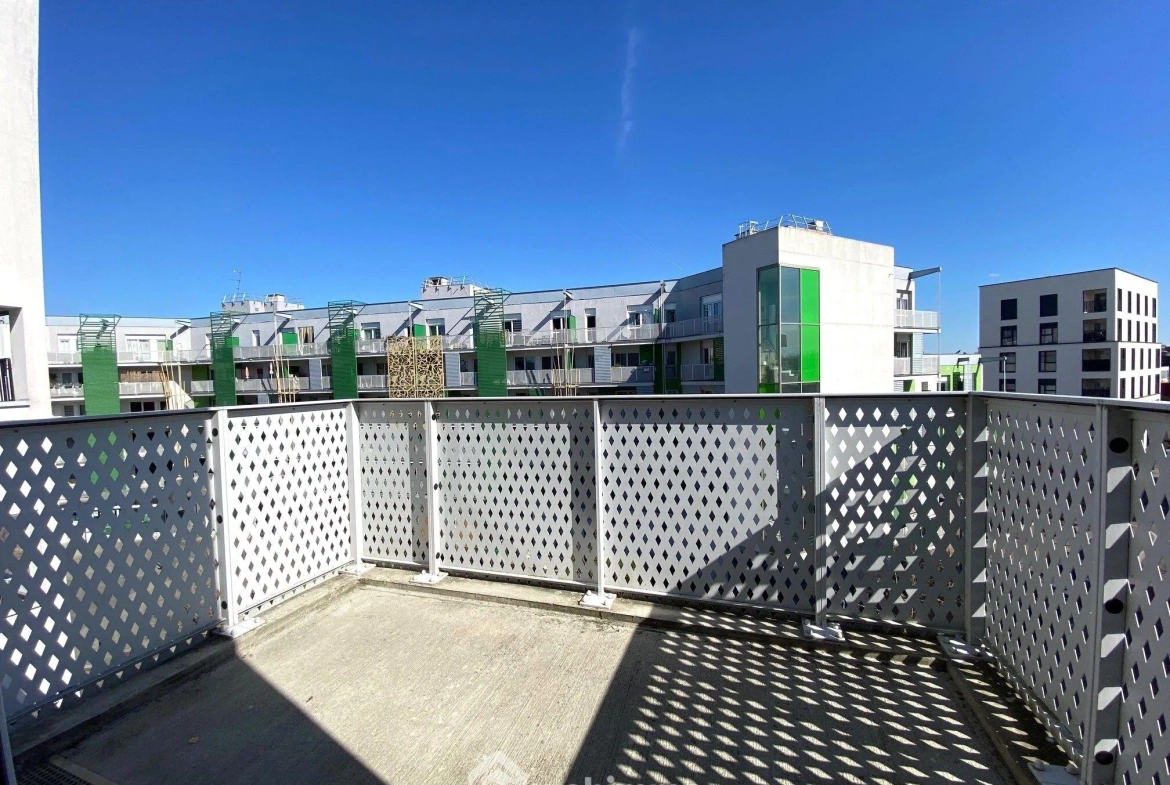 Appartement lumineux de 60 m² avec balcon et parking à Évry-Courcouronnes 